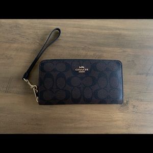 ⚡️SALE ⚡️ NWT Coach Signature Full Zip Wallet